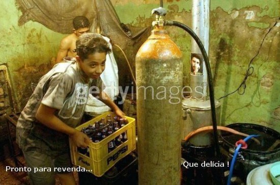 E tá prontinho... quem vai querer?